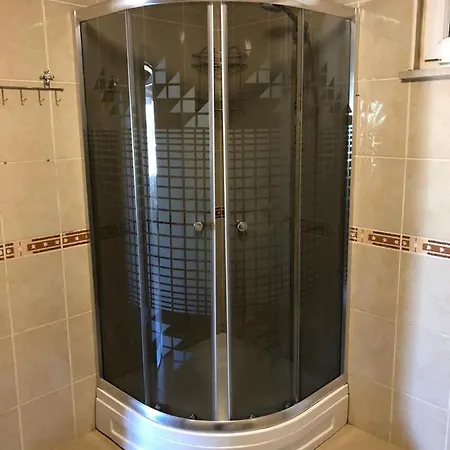 בית אירוח Cozy In אלאניה
